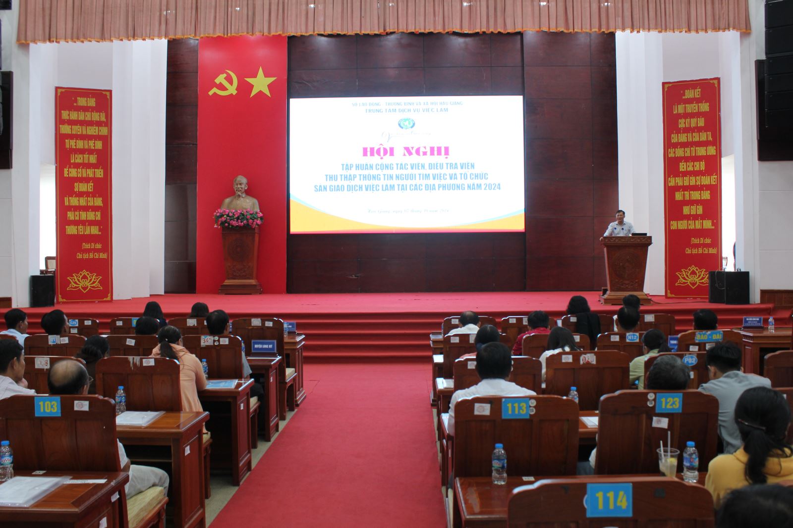 Tập huấn cộng tác viên, điều tra viên thu thập thông tin người tìm việc và tổ chức Sàn gia